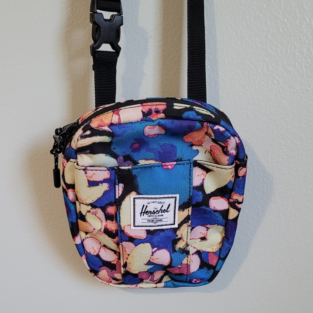 SOLD Herschel Cruz Floral Print 0.5 L Bag - Picture 1 of 7